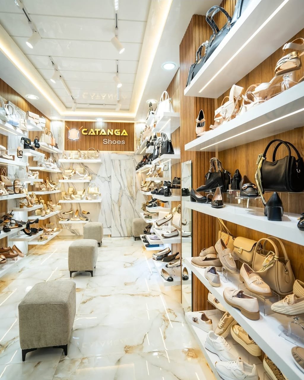 Intérieur boutique CATANGA — chaussures et sacs